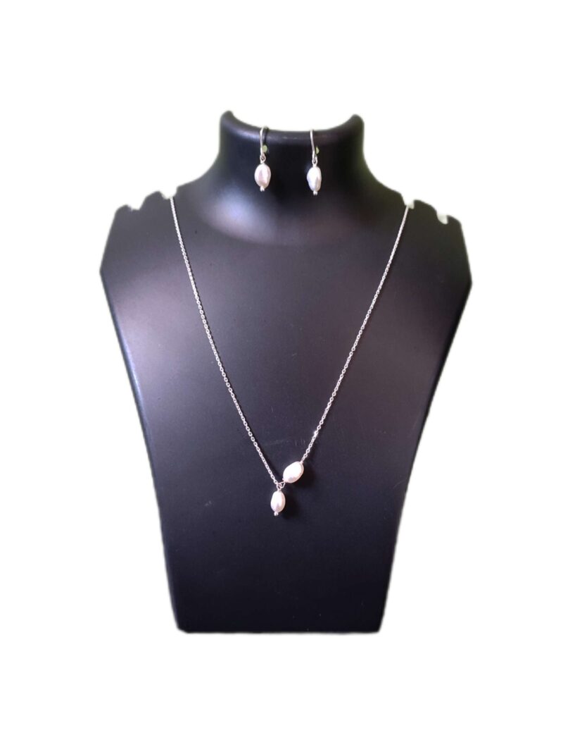 White Pearl Necklace Set